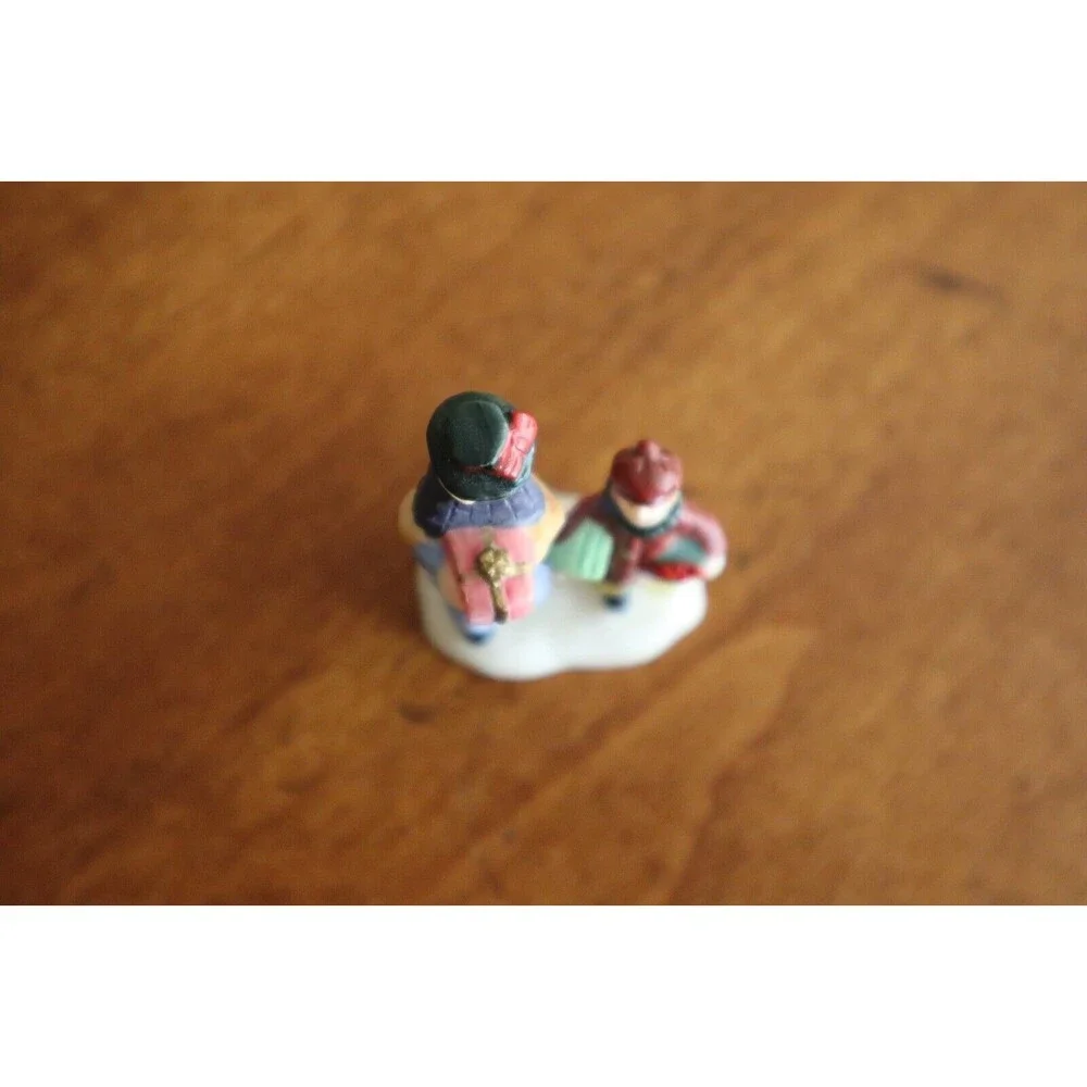 Christmas Village Figurine Child Girl Mother Nanny Woman Gifts Present Wreath 2